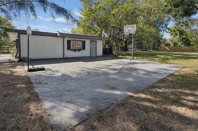 5521 SW 109th Avenue, Davie, FL 33328