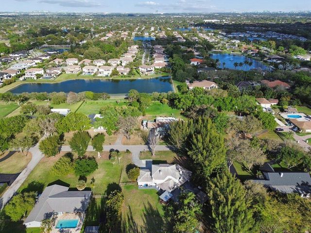 5521 SW 109th Avenue, Davie, FL 33328