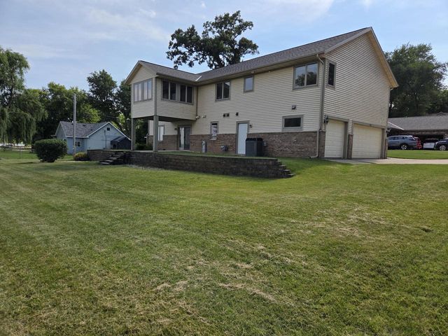 1806 E Road 3, Edgerton, WI 53534