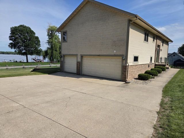 1806 E Road 3, Edgerton, WI 53534