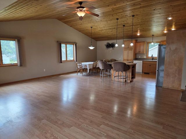 1806 E Road 3, Edgerton, WI 53534