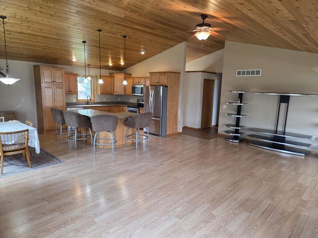 1806 E Road 3, Edgerton, WI 53534