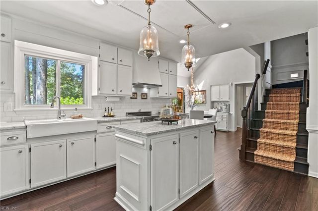 1140 Fairway DR, Chesapeake, VA 23320