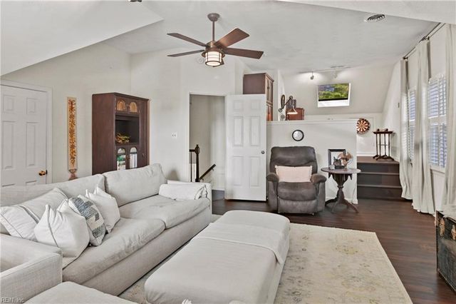 1140 Fairway DR, Chesapeake, VA 23320