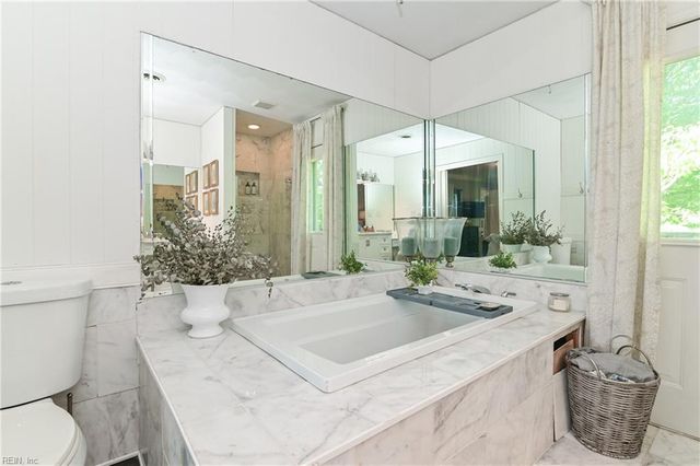 1140 Fairway DR, Chesapeake, VA 23320