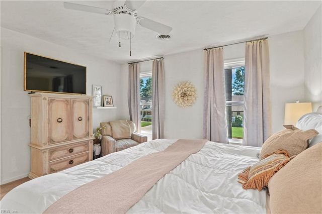 1140 Fairway DR, Chesapeake, VA 23320