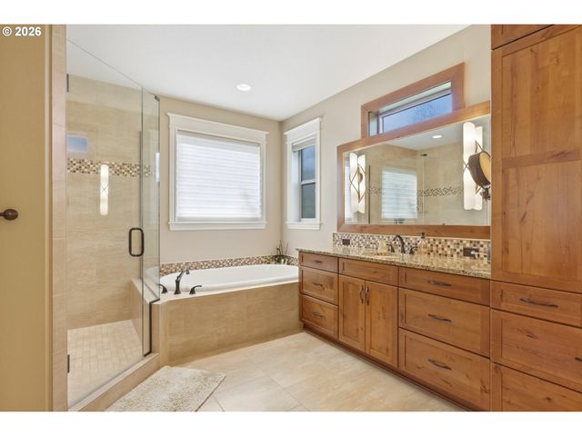 13306 Se Kanne Rd, Happy Valley, OR 97086