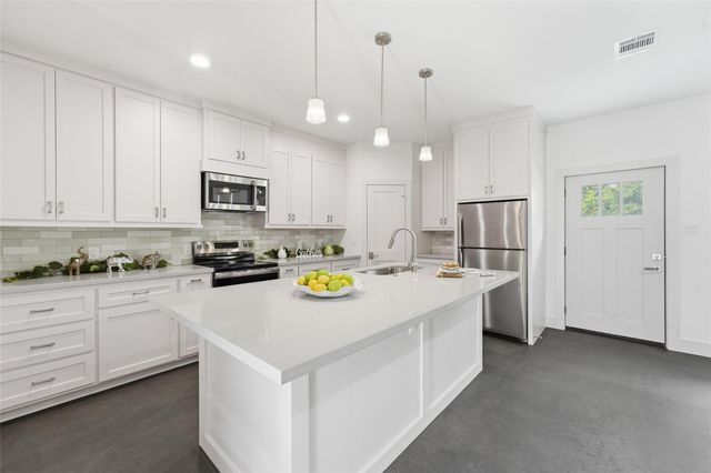 12204 Hairston Circle B, Willis, TX 77318