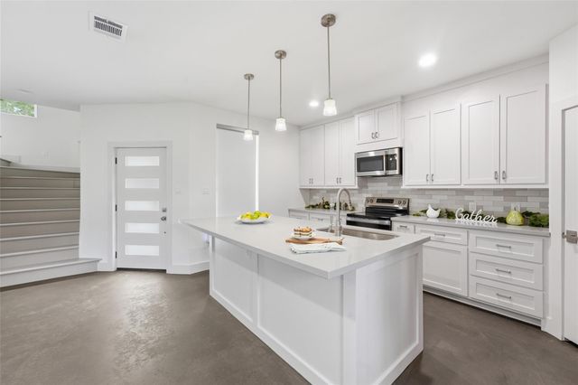 12204 Hairston Circle B, Willis, TX 77318