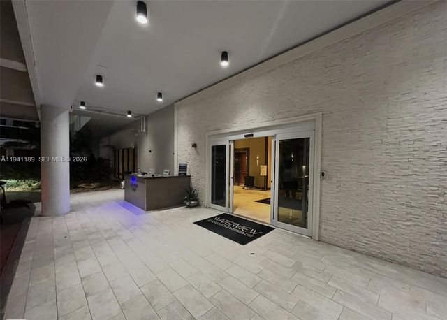 20505 E Country Club Dr 1033, Aventura, FL 33180