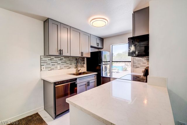 5121 Lindell Road 206, Las Vegas, NV 89118