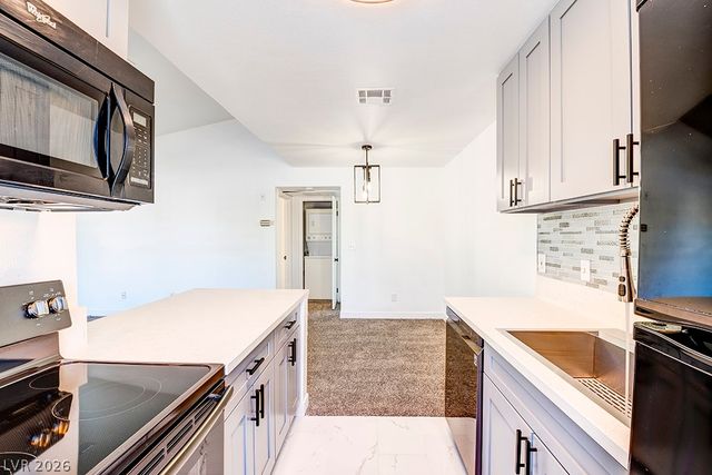 5121 Lindell Road 206, Las Vegas, NV 89118