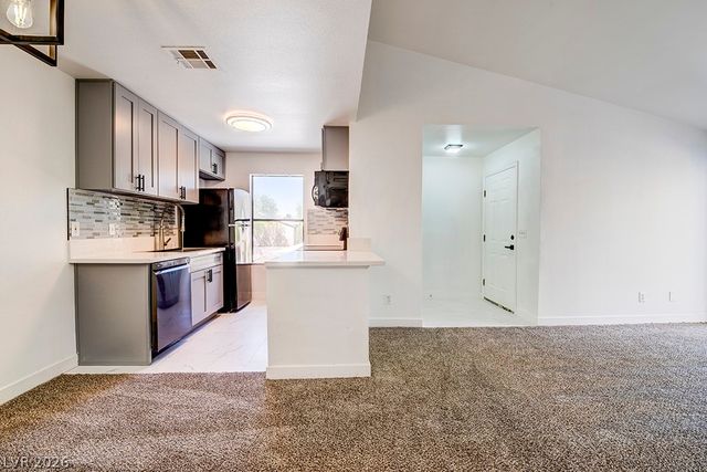 5121 Lindell Road 206, Las Vegas, NV 89118