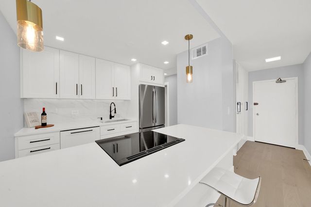 1455 N Sandburg Terrace 2604, Chicago, IL 60610