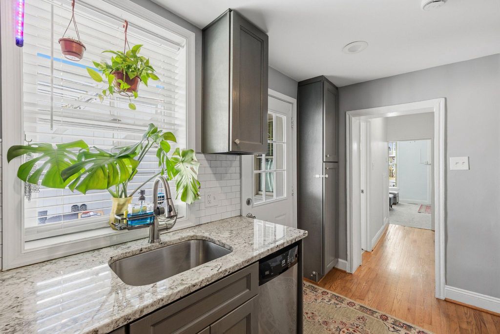 Image 11 of property listing at 465 W SOUTH ST, Frederick, MD 21701