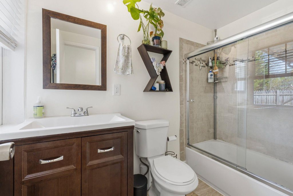 Image 12 of property listing at 465 W SOUTH ST, Frederick, MD 21701