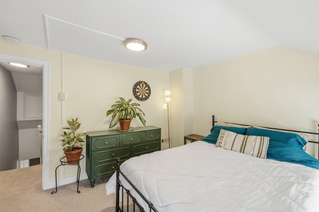 Image 18 of property listing at 465 W SOUTH ST, Frederick, MD 21701