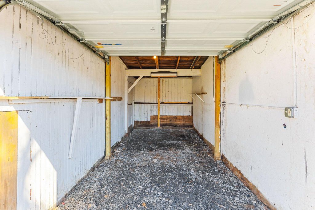 Image 3 of property listing at 465 W SOUTH ST, Frederick, MD 21701