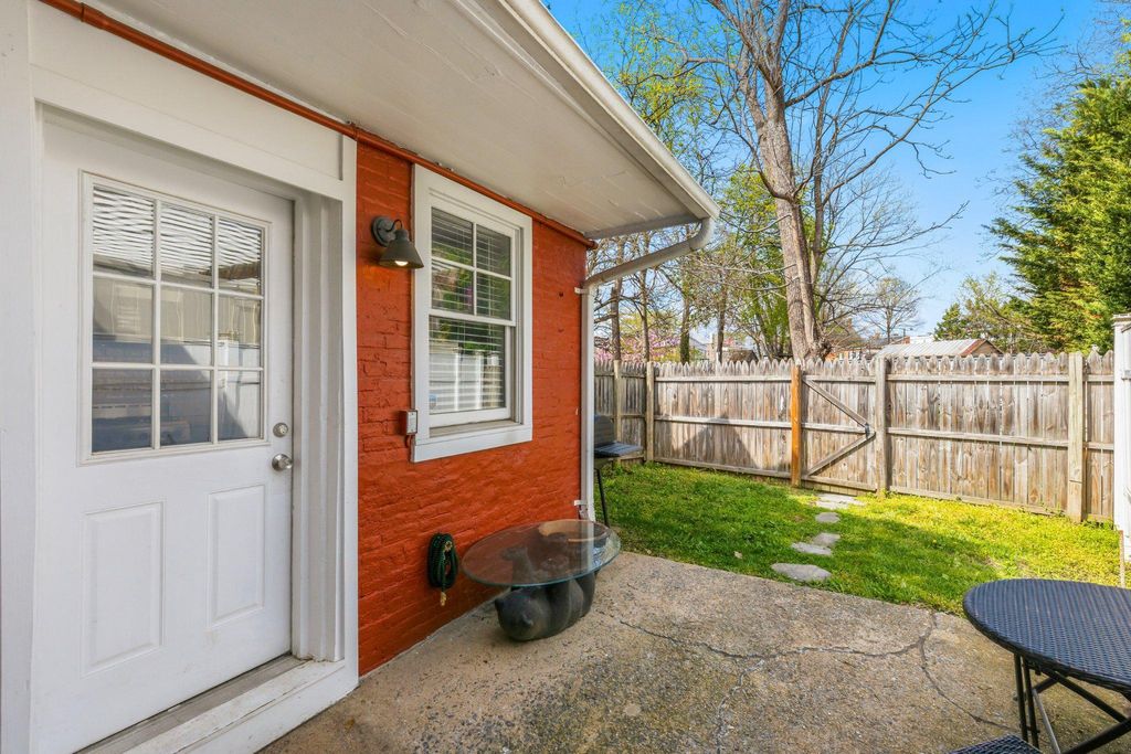 Image 26 of property listing at 465 W SOUTH ST, Frederick, MD 21701