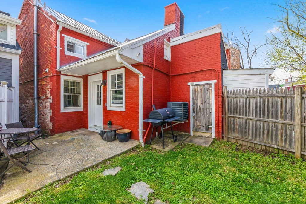 Image 27 of property listing at 465 W SOUTH ST, Frederick, MD 21701