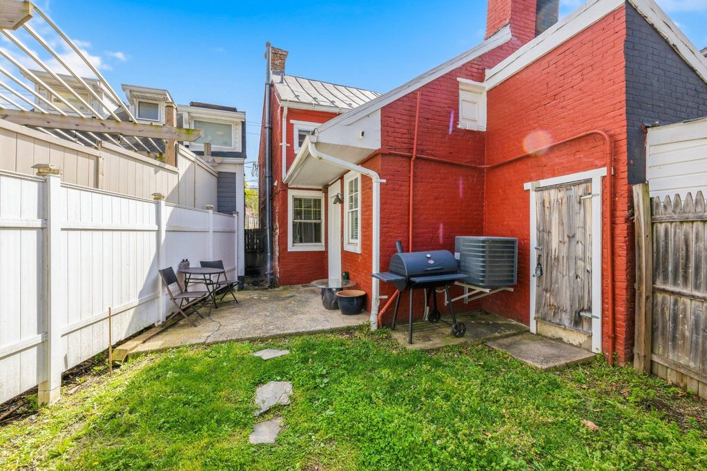 Image 29 of property listing at 465 W SOUTH ST, Frederick, MD 21701