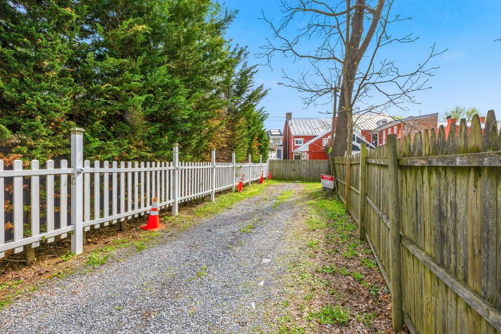 Image 31 of property listing at 465 W SOUTH ST, Frederick, MD 21701