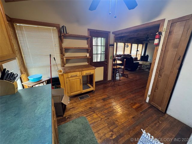 98 Kw Q, Moyers, OK 74557