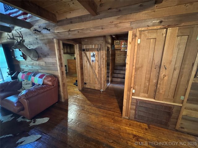 98 Kw Q, Moyers, OK 74557