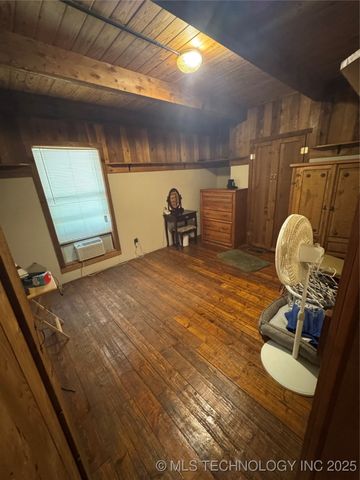 98 Kw Q, Moyers, OK 74557