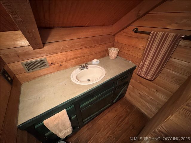 98 Kw Q, Moyers, OK 74557