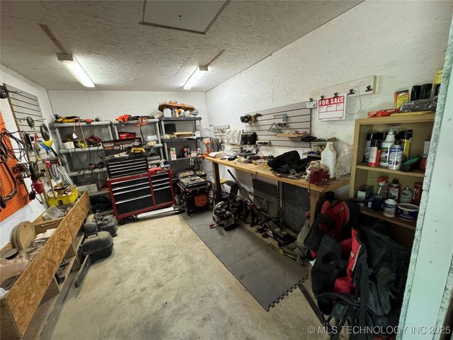 98 Kw Q, Moyers, OK 74557