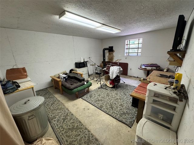 98 Kw Q, Moyers, OK 74557