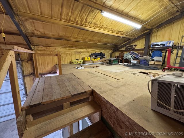 98 Kw Q, Moyers, OK 74557