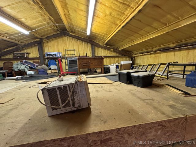 98 Kw Q, Moyers, OK 74557