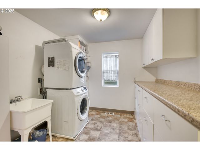 7531 Sw CRISP Dr, Beaverton, OR 97007