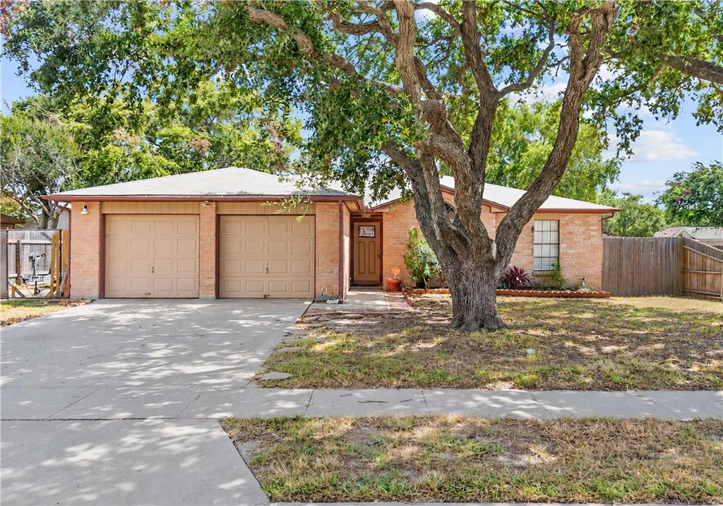 902 Saint Timothy St, Corpus Christi, TX 78418 — exterior