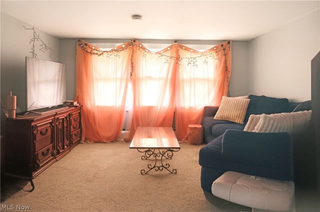 83 Como Street, Struthers, OH 44471