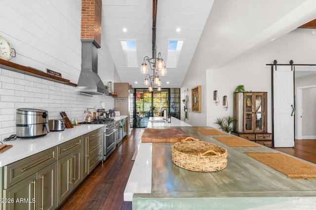 4402 E TURNEY Avenue, Phoenix, AZ 85018