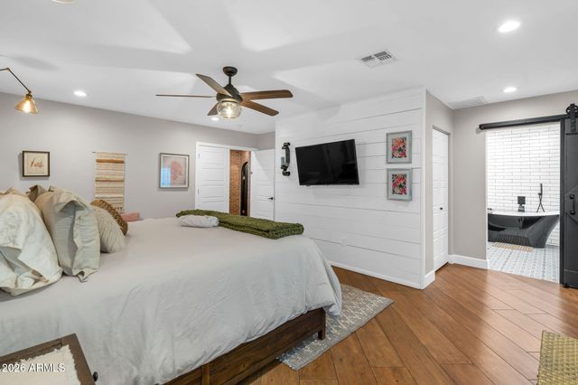 4402 E TURNEY Avenue, Phoenix, AZ 85018