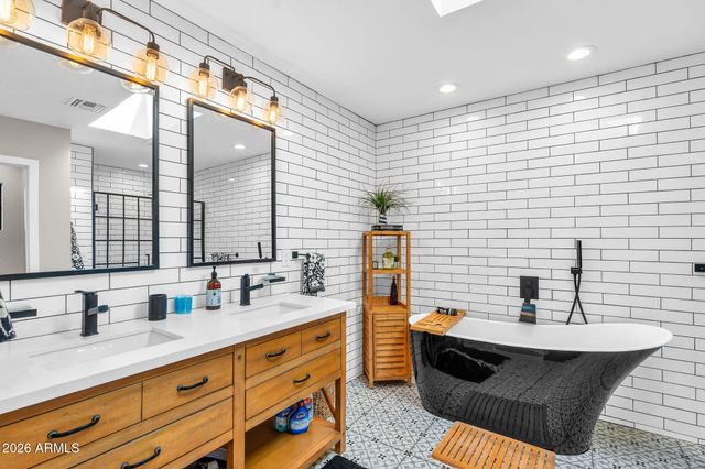 4402 E TURNEY Avenue, Phoenix, AZ 85018