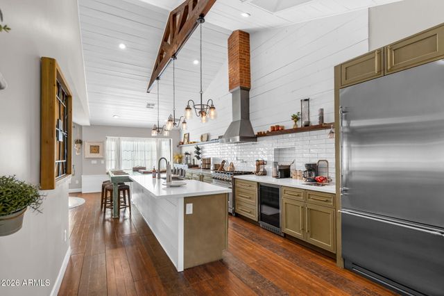 4402 E TURNEY Avenue, Phoenix, AZ 85018