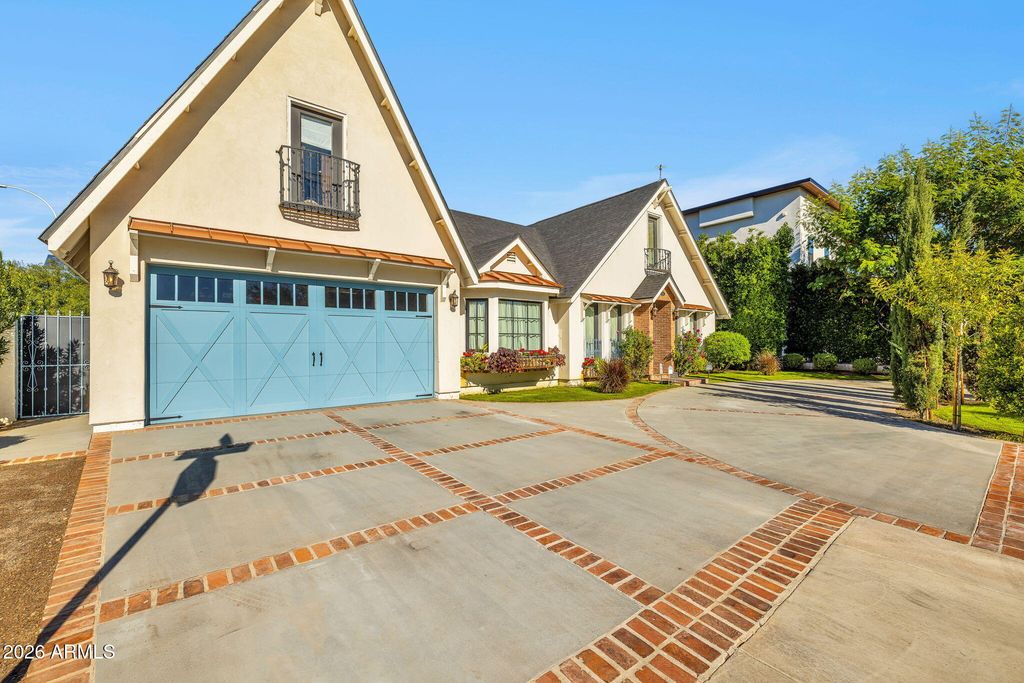 4402 E TURNEY Avenue, Phoenix, AZ 85018