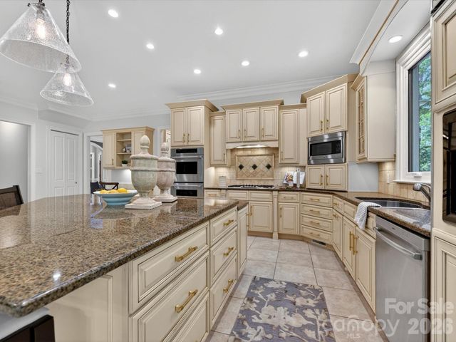 7510 Seton House Lane, Charlotte, NC 28277