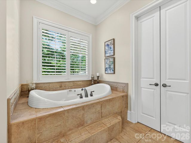 7510 Seton House Lane, Charlotte, NC 28277
