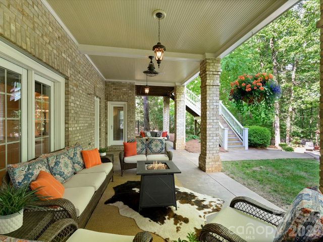 7510 Seton House Lane, Charlotte, NC 28277