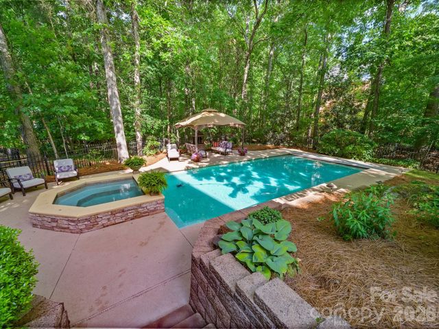 7510 Seton House Lane, Charlotte, NC 28277