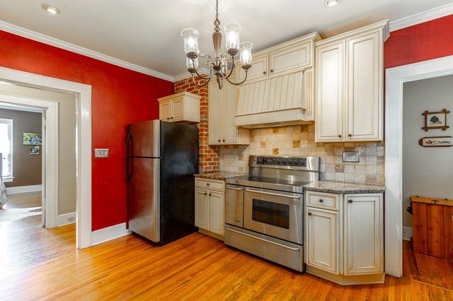 1125 S Crest Road, Rossville, GA 30741