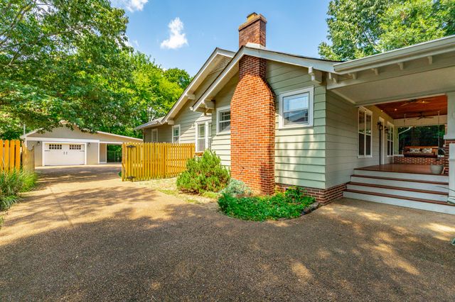 1125 S Crest Road, Rossville, GA 30741