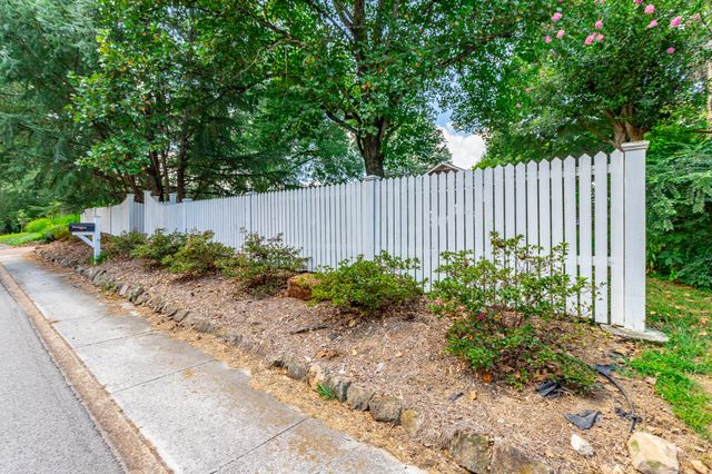 1125 S Crest Road, Rossville, GA 30741