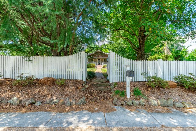 1125 S Crest Road, Rossville, GA 30741